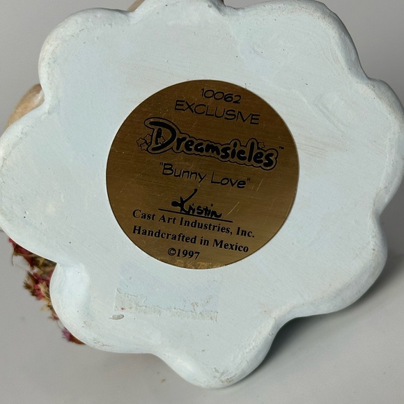 Dreamsicles Collectables Exclusive Vintage “ Bunny Love “ 1997 Figurine Used - Picture 6 of 6